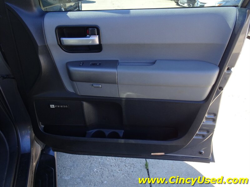 2011 Toyota Sequoia Limited - Photo 36 - Cincinnati, OH 45255
