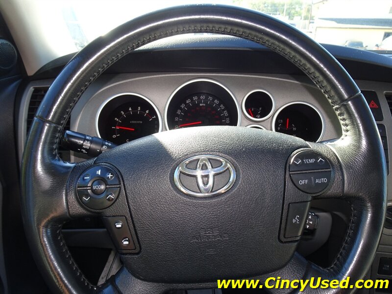 2011 Toyota Sequoia Limited - Photo 21 - Cincinnati, OH 45255