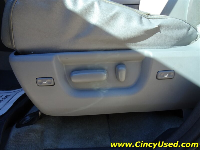 2011 Toyota Sequoia Limited - Photo 30 - Cincinnati, OH 45255