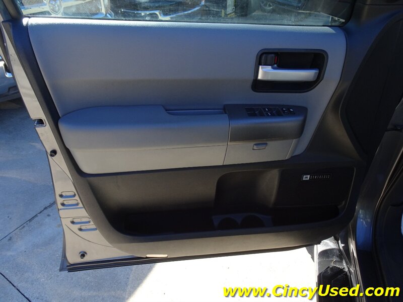 2011 Toyota Sequoia Limited - Photo 35 - Cincinnati, OH 45255