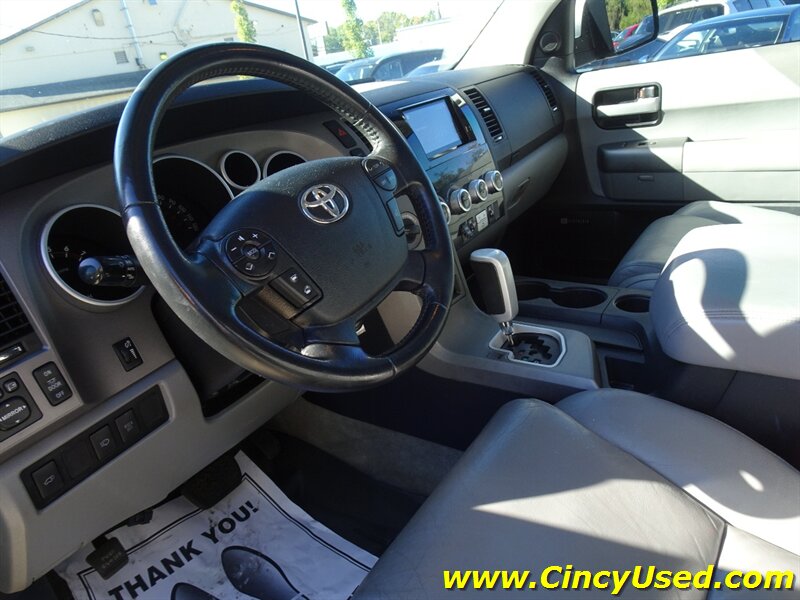 2011 Toyota Sequoia Limited - Photo 11 - Cincinnati, OH 45255