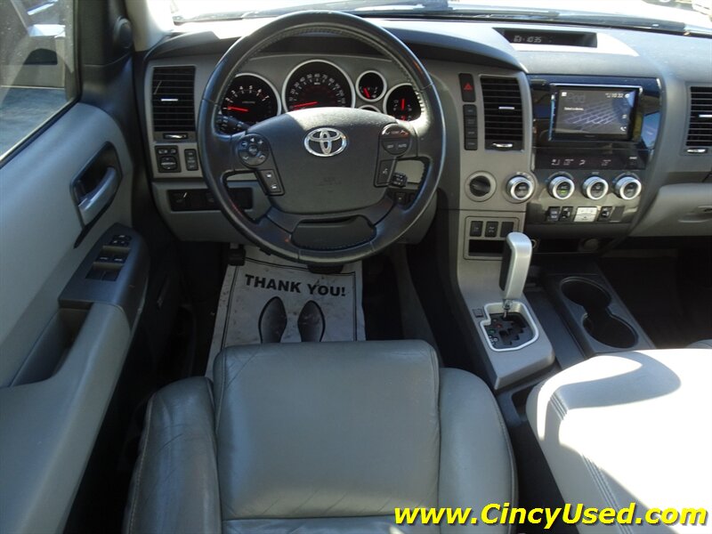 2011 Toyota Sequoia Limited - Photo 10 - Cincinnati, OH 45255