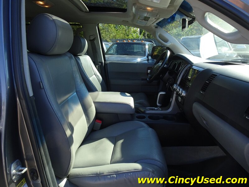 2011 Toyota Sequoia Limited - Photo 17 - Cincinnati, OH 45255