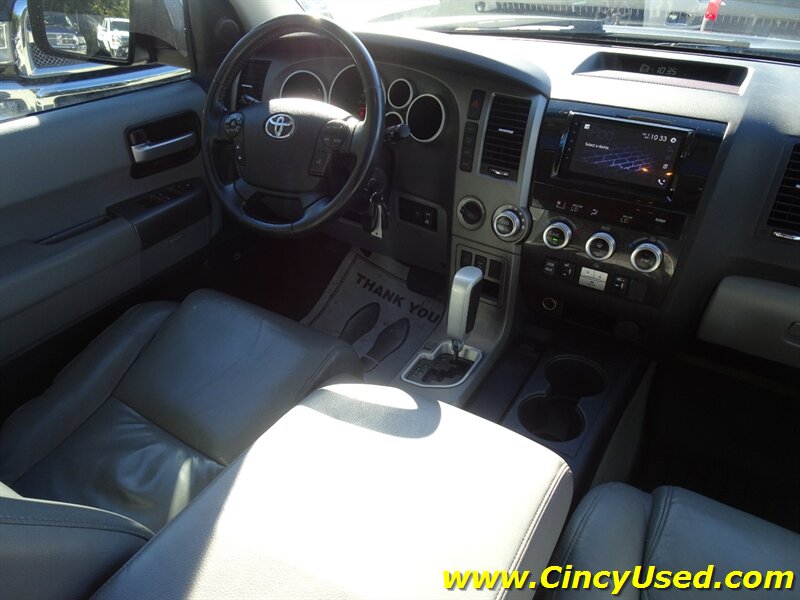 2011 Toyota Sequoia Limited - Photo 16 - Cincinnati, OH 45255