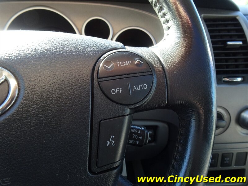 2011 Toyota Sequoia Limited - Photo 23 - Cincinnati, OH 45255