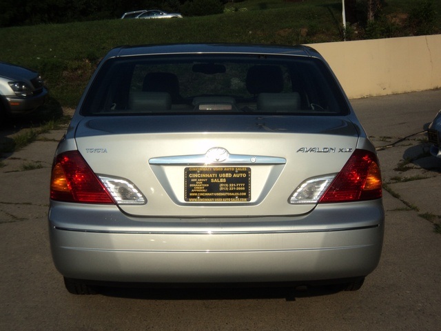 2000 Toyota Avalon XLS - Photo 5 - Cincinnati, OH 45255