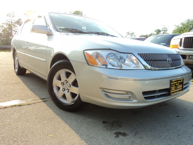2000 Toyota Avalon XLS - Photo 10 - Cincinnati, OH 45255