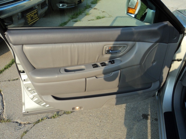 2000 Toyota Avalon XLS - Photo 25 - Cincinnati, OH 45255