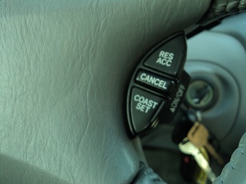 2000 Toyota Avalon XLS   - Photo 21 - Cincinnati, OH 45255