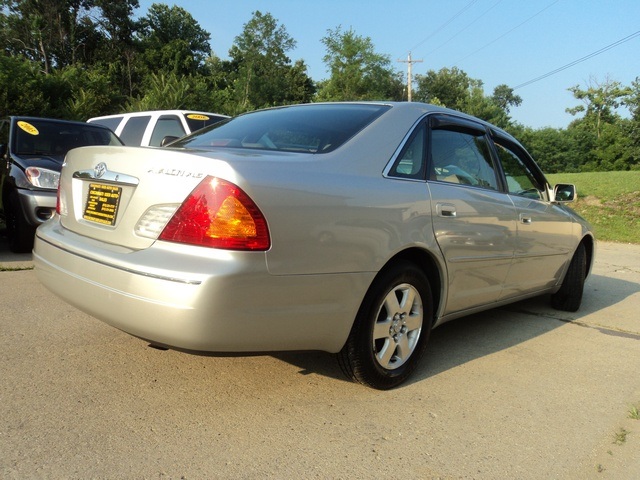 2000 Toyota Avalon XLS - Photo 13 - Cincinnati, OH 45255