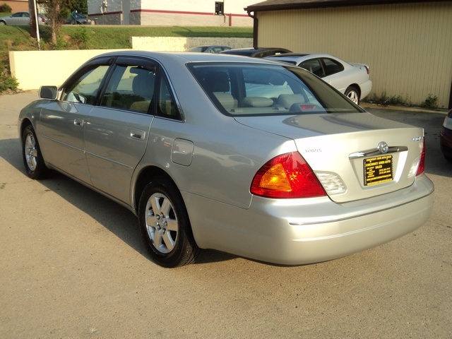2000 Toyota Avalon XLS - Photo 4 - Cincinnati, OH 45255