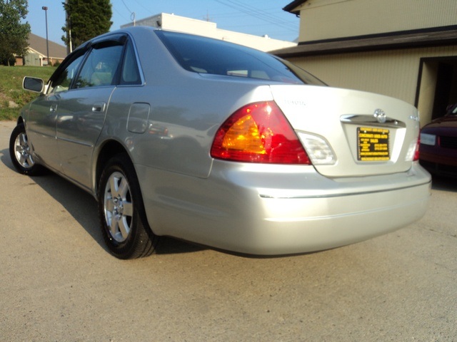 2000 Toyota Avalon XLS - Photo 12 - Cincinnati, OH 45255