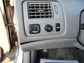 2000 Toyota Avalon XLS   - Photo 22 - Cincinnati, OH 45255