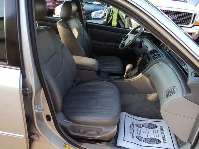 2000 Toyota Avalon XLS - Photo 8 - Cincinnati, OH 45255