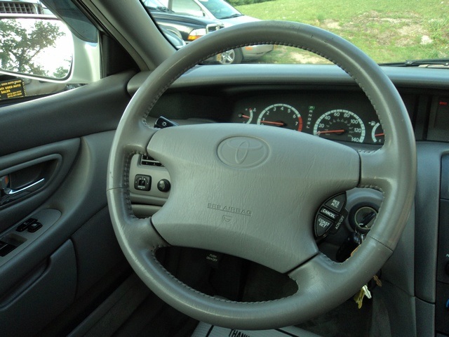 2000 Toyota Avalon XLS - Photo 19 - Cincinnati, OH 45255
