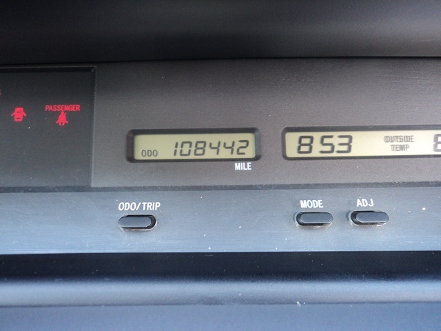 2000 Toyota Avalon XLS - Photo 18 - Cincinnati, OH 45255