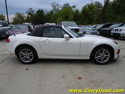 2013 Mazda MX-5 Miata Sport  2.0L I4 RWD - Photo 6 - Cincinnati, OH 45255