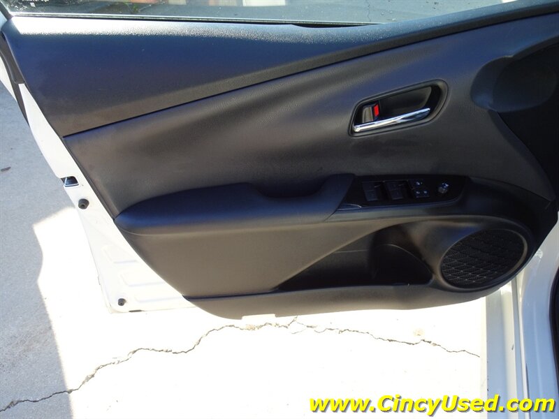 2020 Toyota Prius LE AWD-e - Photo 30 - Cincinnati, OH 45255