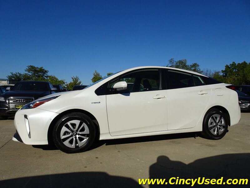 2020 Toyota Prius LE AWD-e - Photo 8 - Cincinnati, OH 45255