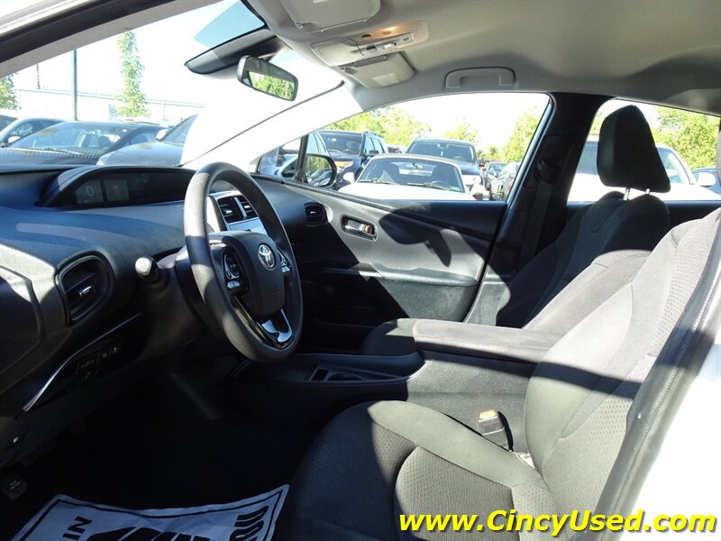 2020 Toyota Prius LE AWD-e - Photo 13 - Cincinnati, OH 45255