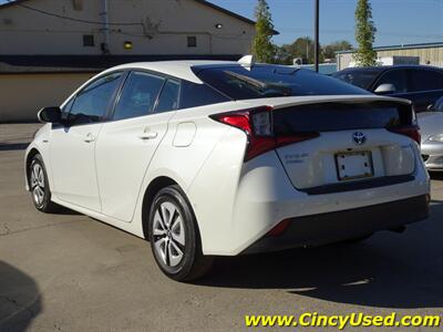 2020 Toyota Prius LE AWD-e - Photo 12 - Cincinnati, OH 45255