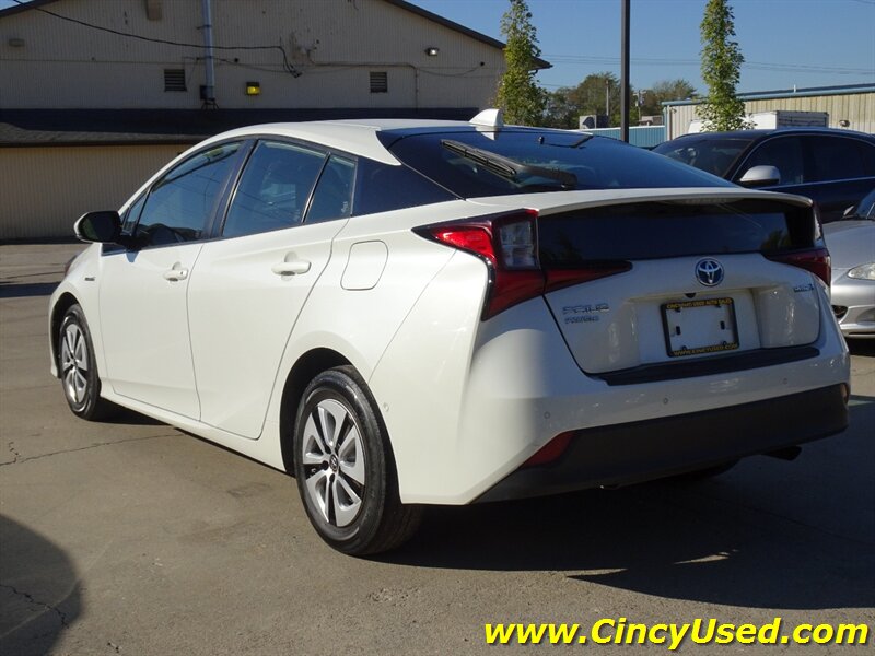 2020 Toyota Prius LE AWD-e - Photo 12 - Cincinnati, OH 45255