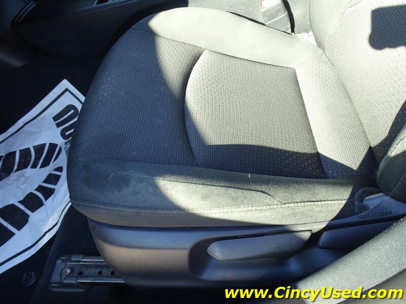 2020 Toyota Prius LE AWD-e - Photo 32 - Cincinnati, OH 45255