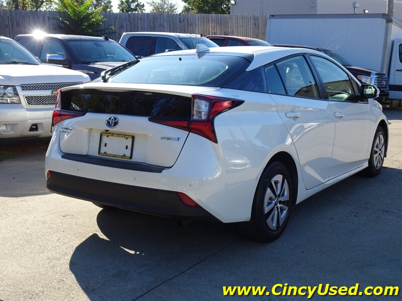2020 Toyota Prius LE AWD-e - Photo 10 - Cincinnati, OH 45255