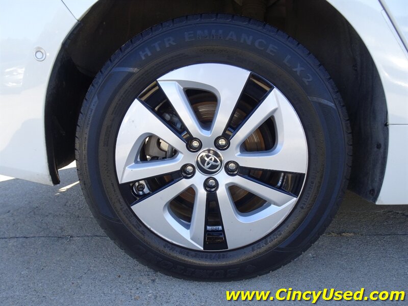 2020 Toyota Prius LE AWD-e - Photo 35 - Cincinnati, OH 45255