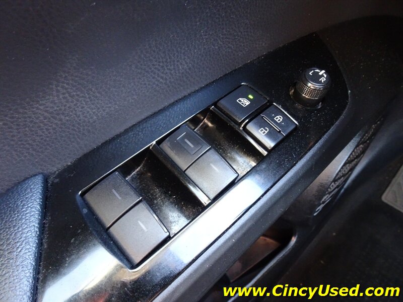 2020 Toyota Prius LE AWD-e - Photo 26 - Cincinnati, OH 45255