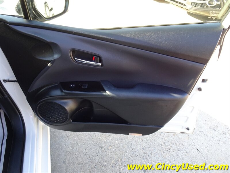 2020 Toyota Prius LE AWD-e - Photo 31 - Cincinnati, OH 45255