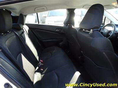 2020 Toyota Prius LE AWD-e - Photo 17 - Cincinnati, OH 45255