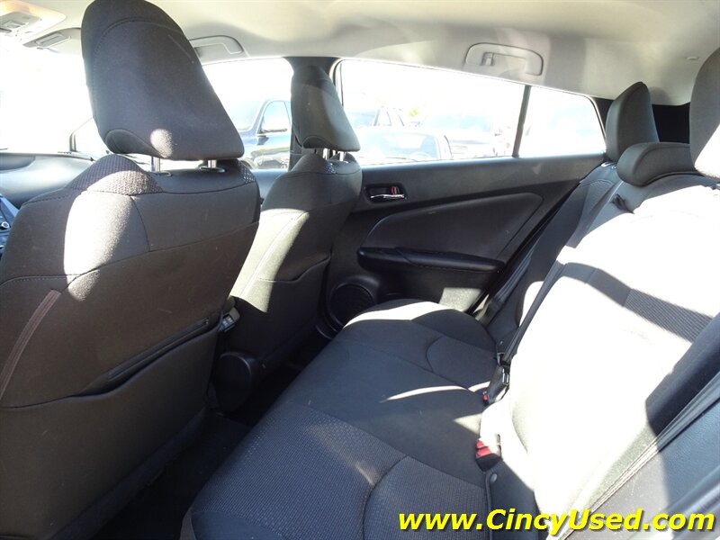 2020 Toyota Prius LE AWD-e - Photo 16 - Cincinnati, OH 45255