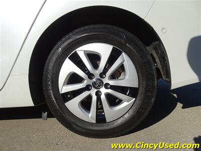 2020 Toyota Prius LE AWD-e - Photo 38 - Cincinnati, OH 45255