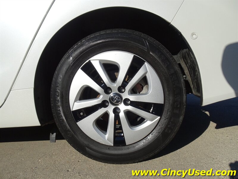 2020 Toyota Prius LE AWD-e - Photo 38 - Cincinnati, OH 45255