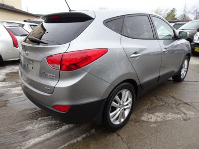 2011 Hyundai TUCSON Limited  2.4L I4 AWD - Photo 4 - Cincinnati, OH 45255