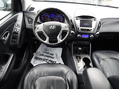 2011 Hyundai TUCSON Limited  2.4L I4 AWD - Photo 14 - Cincinnati, OH 45255