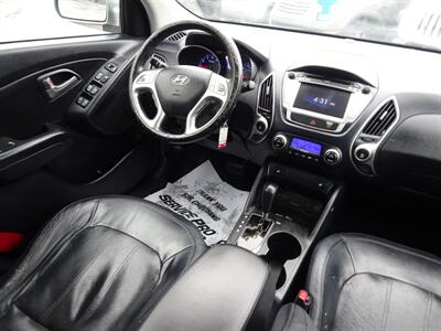 2011 Hyundai TUCSON Limited  2.4L I4 AWD - Photo 17 - Cincinnati, OH 45255