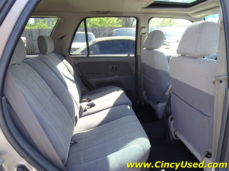 2002 Toyota 4Runner SR5 - Photo 14 - Cincinnati, OH 45255