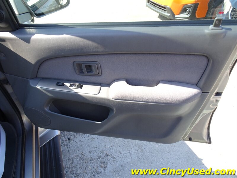 2002 Toyota 4Runner SR5 - Photo 29 - Cincinnati, OH 45255