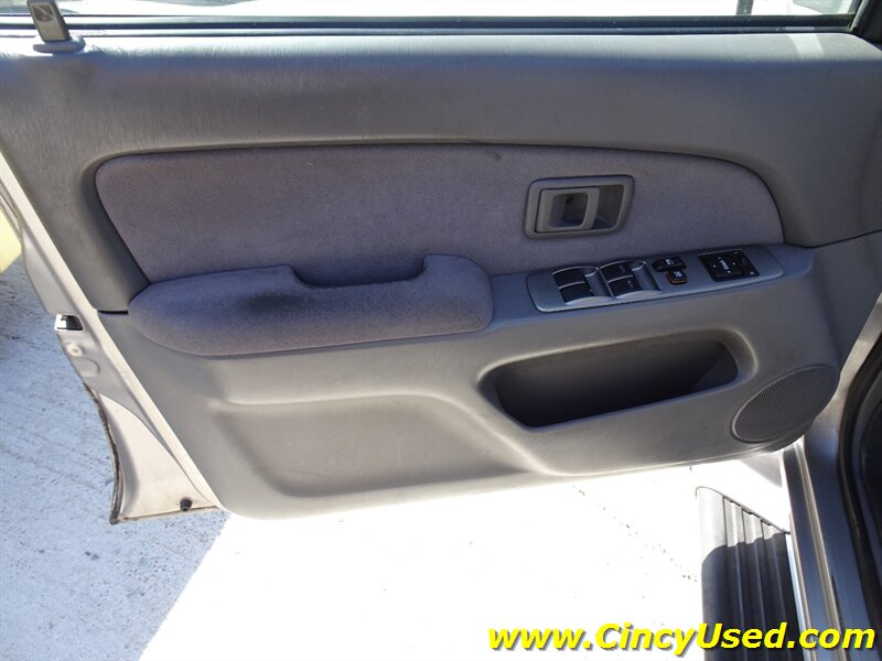 2002 Toyota 4Runner SR5 - Photo 28 - Cincinnati, OH 45255