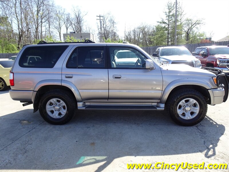 2002 Toyota 4Runner SR5 - Photo 5 - Cincinnati, OH 45255