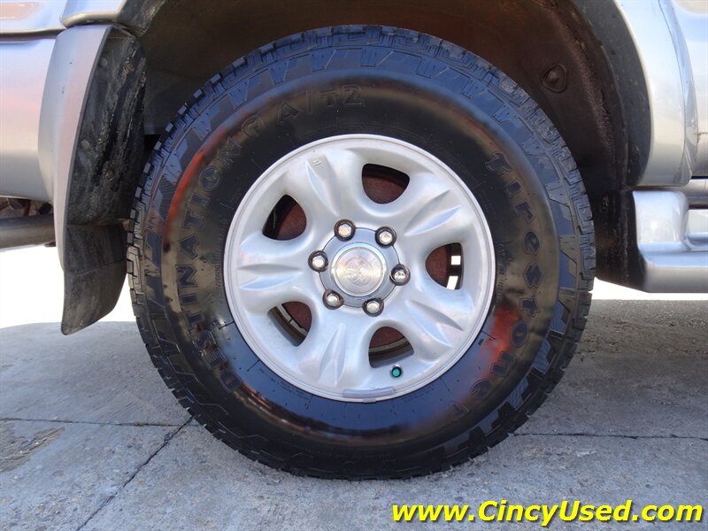 2002 Toyota 4Runner SR5 - Photo 30 - Cincinnati, OH 45255