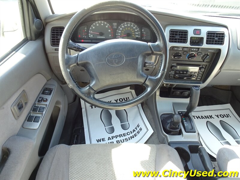 2002 Toyota 4Runner SR5 - Photo 10 - Cincinnati, OH 45255