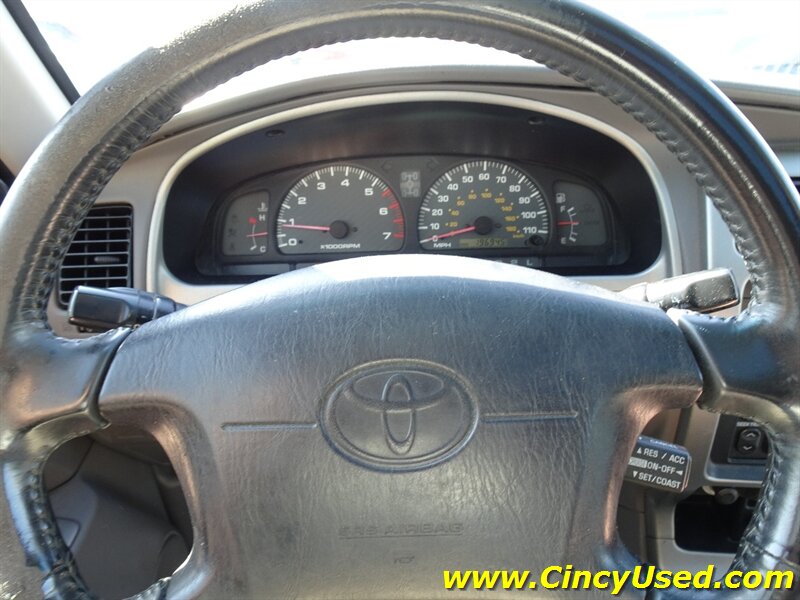 2002 Toyota 4Runner SR5 - Photo 20 - Cincinnati, OH 45255