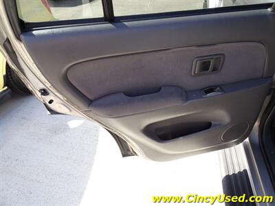 2002 Toyota 4Runner SR5 - Photo 27 - Cincinnati, OH 45255