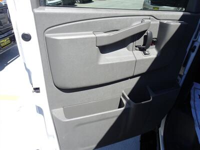 2016 Chevrolet Express Passenger LT 3500   - Photo 25 - Cincinnati, OH 45255