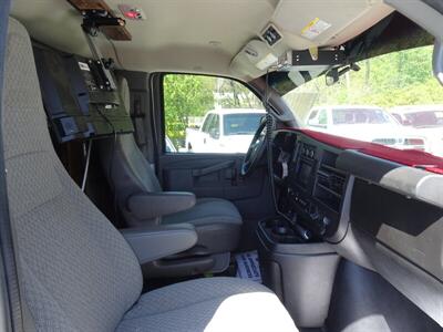 2016 Chevrolet Express Passenger LT 3500   - Photo 17 - Cincinnati, OH 45255