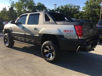 2003 Chevrolet Avalanche 1500   - Photo 4 - Cincinnati, OH 45255