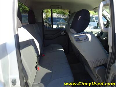 2013 Nissan Frontier SV  4.0L V6 4X4 - Photo 15 - Cincinnati, OH 45255